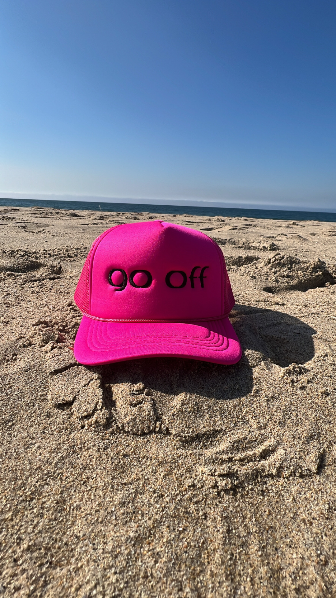 GO OFF LOGO TRUCKER HAT- PINK